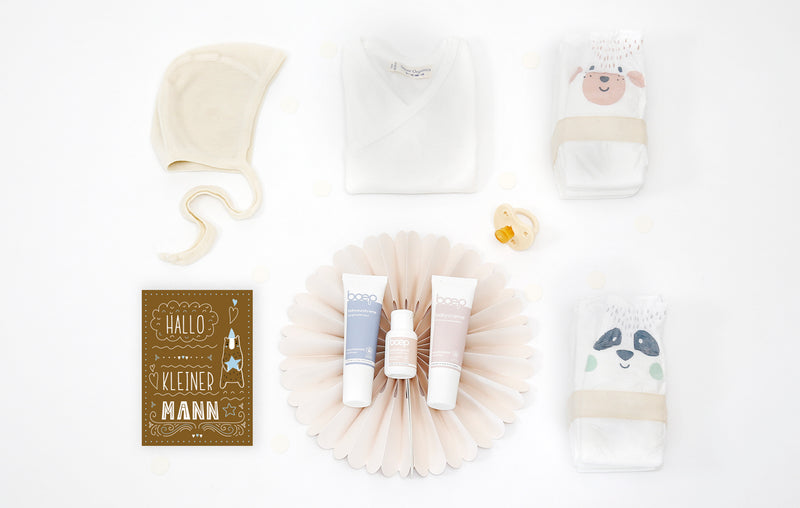Die Baby Junge "Erste Wochen Geschenkbox" ist ein tolles Geschenk zur Geburt.