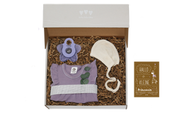 Die Baby Mädchen Erstausstattung Basic Geschenkbox ist das perfekte Geschenk zur Geburt.