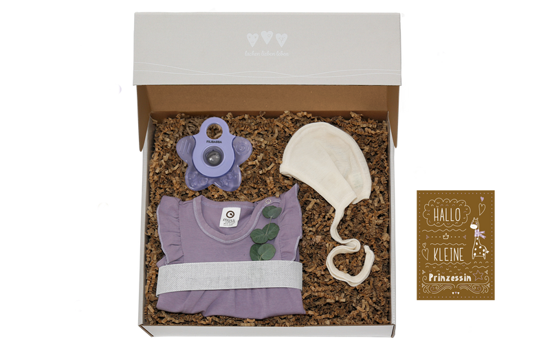 Die Baby Mädchen Erstausstattung Basic Geschenkbox ist das perfekte Geschenk zur Geburt.