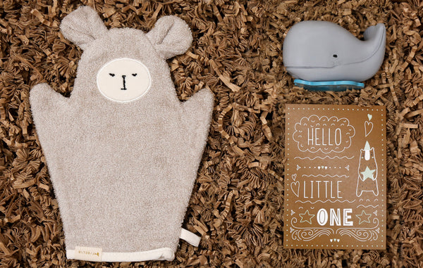 Das Geschenkset für Babys Badespaß Basic mit ökologischen Artikeln ist ein tolles Geschenk zur Geburt.