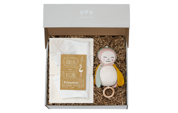 Die Baby Mädchen Sueße Traeume Deluxe-Box" ist personalisierbar und das perfekte Geschenk zur Geburt für jedes Baby.
