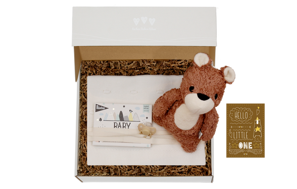 Das neutrale Babygeschenk-Set „Baby Erinnerungen Box Deluxe" ist ein tolles Geburtsgeschenk für Jungen oder Mädchen. 