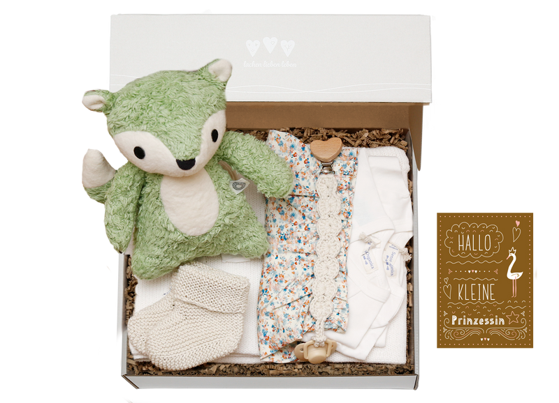 Die Baby Geschenkbox für Maedchen Erstausstattung Komplett mit Kuscheltier ist das ideale Geschenk zur Geburt.