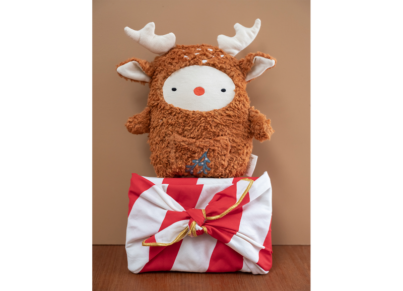 Die Geschenkverpackung aus Stoff - 2er Pack- Streifen und Nostalgie von Fabelab ist eine nachhaltige Verpackung für das Weihnachtsgeschenk.