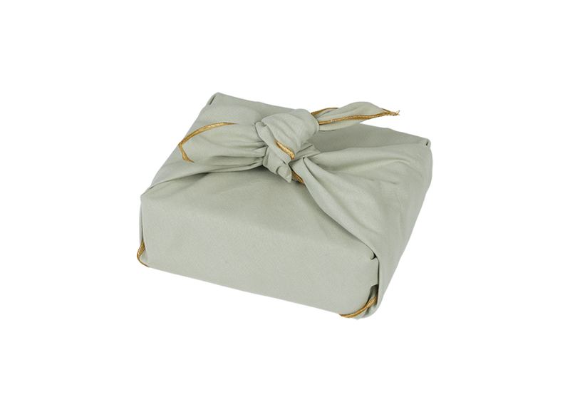 Die Geschenkverpackung aus Stoff - 2er Pack- Diamanten und Eukalyptus von Fabelab ist das ideale Geschenk zu Weihnachten.