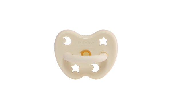 Der Schnuller Milky White aus Naturkautschuk "Stern & Mond" von Hevea Planet bei lachen lieben leben ist ein schönes Geschenk zur Geburt. 