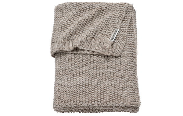 Die Relief Babydecke in sandfarben von Meyco ist ein tolles Geschenk zur Geburt.