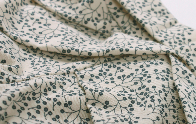 Die wunderschöne kurze Hose Petite Bloomers Alloverprint von Muesli ist ein schönes Geschenk zur Geburt.