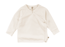 Das Wickelshirt Mini me Cardigan in weiß von Müsli ist ein tolles Geburtsgeschenk.