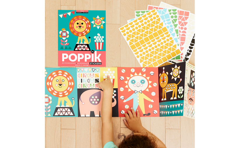 Das Stickerposter Panorama "Zirkus" von Poppik ist ein tolles Geschenk zur Geburt für alle Kinder.
