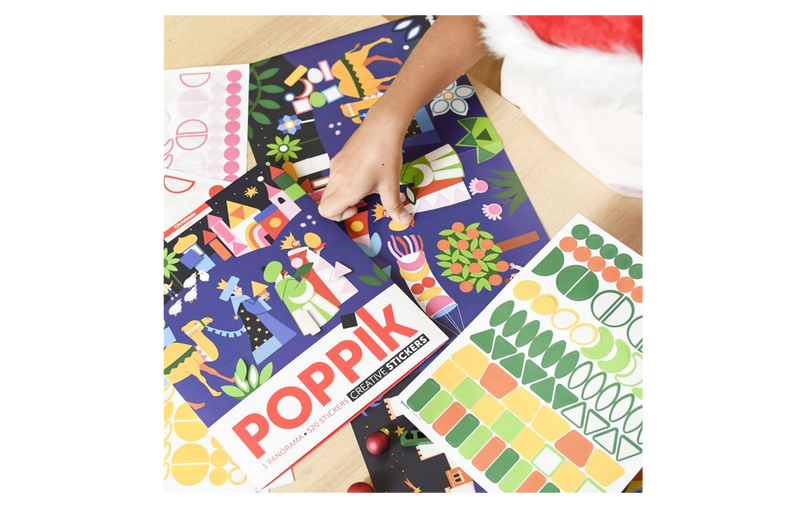 Das Poppik Panorama Stickerposter "Weihnachten" von Elements for Kids ist ein tolles Weihnachtsgeschenk für Groß und Klein.