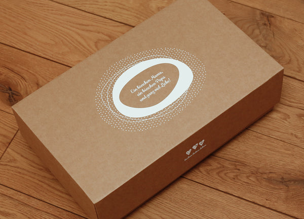 Die mittlere Geschenkbox von lachenliebenleben ist ein tolles Geburtsgeschenk für Groß und Klein.
