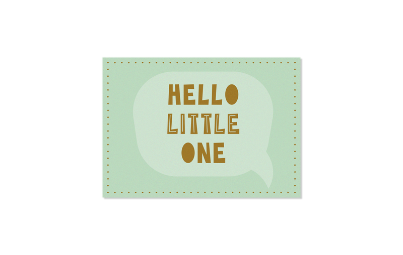 Die Grußkarte „HELLO LITTLE ONE" mit Sprechblase in mint von lachenliebenleben ist ein wundervolles Geburtsgeschenk.