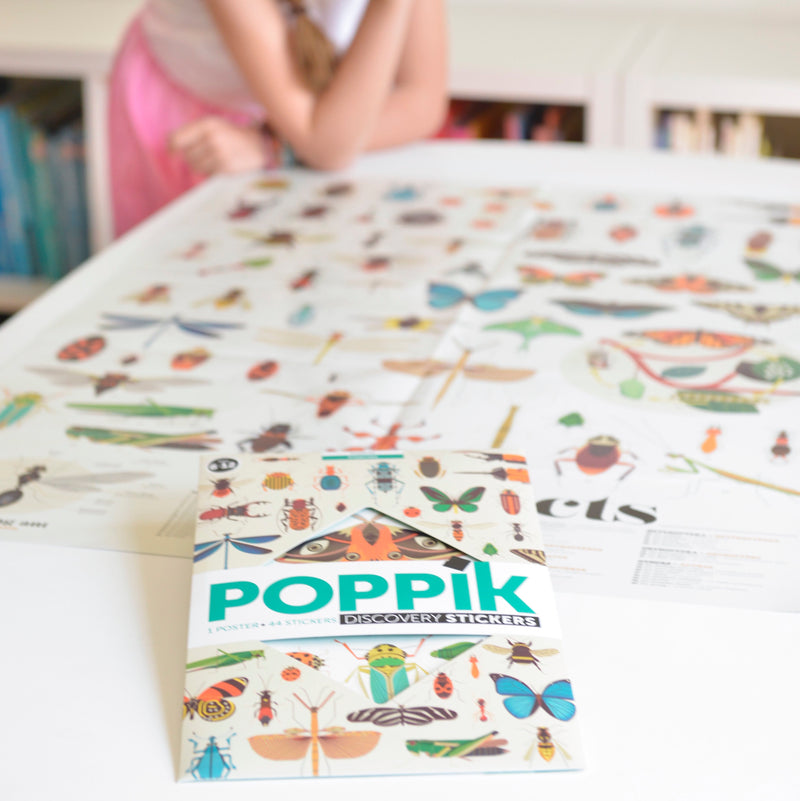 Das Stickerposter "Insekten" von Poppik ist ein tolles Geschenk für Eltern.